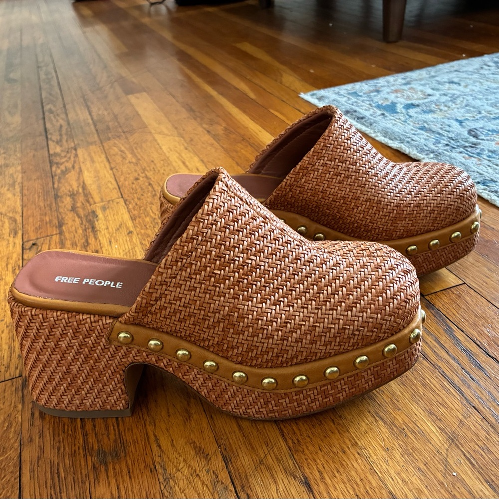 Free People Tan Woven Studded Mules Clogs sz 39/W9